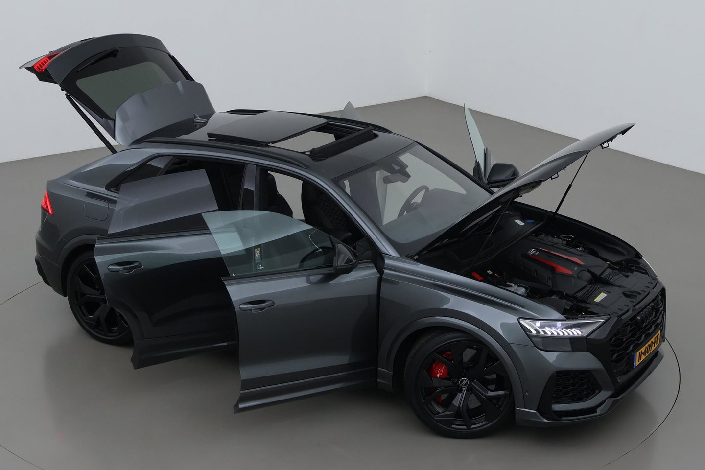 Audi RSQ8 4.0 TFSI Quattro | NL-Auto | RS Dynamicpakket Plus | Keramisch | Alcantara | Trekhaak | 23 Inch