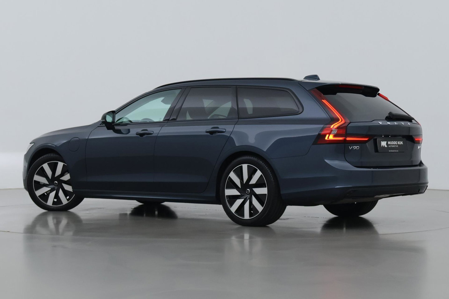 Volvo V90 T6 Plug-in hybrid Plus Dark | ACC | 360° Camera | Head-Up | Harman/Kardon | Pilot Assist | Stoel+Stuurverwarming | 19 inch