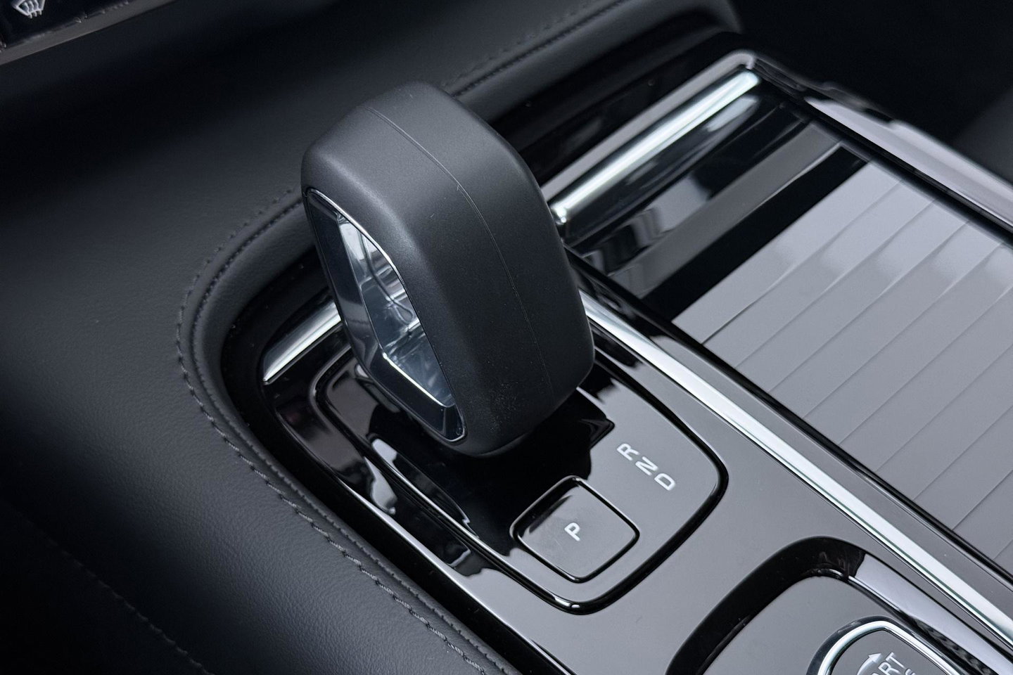 Volvo V90 T6 Plug-in hybrid Plus Dark | ACC | 360° Camera | Head-Up | Harman/Kardon | Pilot Assist | Stoel+Stuurverwarming | 19 inch
