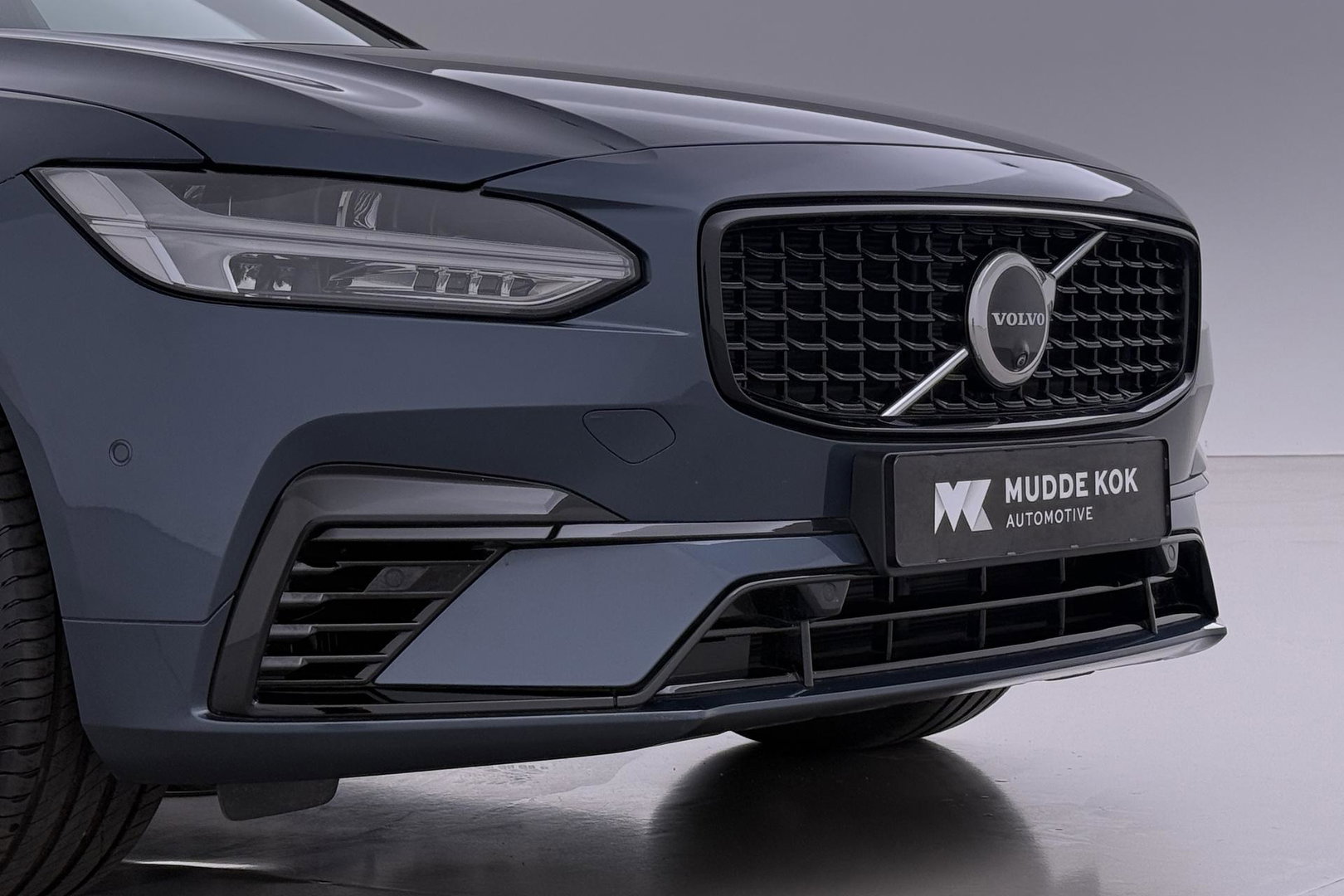 Volvo V90 T6 Plug-in hybrid Plus Dark | ACC | 360° Camera | Head-Up | Harman/Kardon | Pilot Assist | Stoel+Stuurverwarming | 19 inch