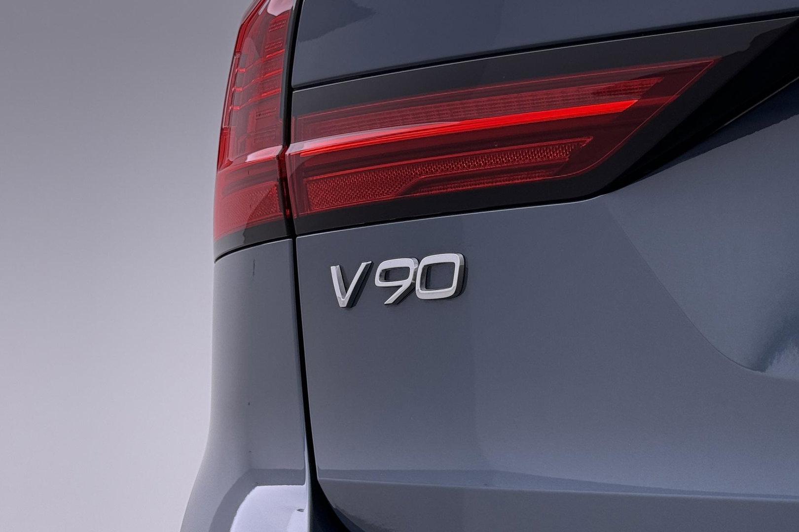 Volvo V90 T6 Plug-in hybrid Plus Dark | ACC | 360° Camera | Head-Up | Harman/Kardon | Pilot Assist | Stoel+Stuurverwarming | 19 inch