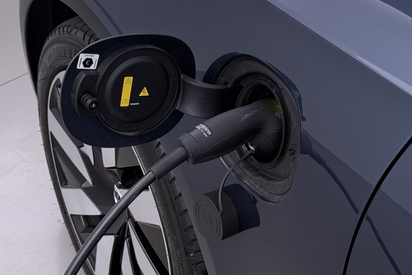 Volvo V90 T6 Plug-in hybrid Plus Dark | ACC | 360° Camera | Head-Up | Harman/Kardon | Pilot Assist | Stoel+Stuurverwarming | 19 inch