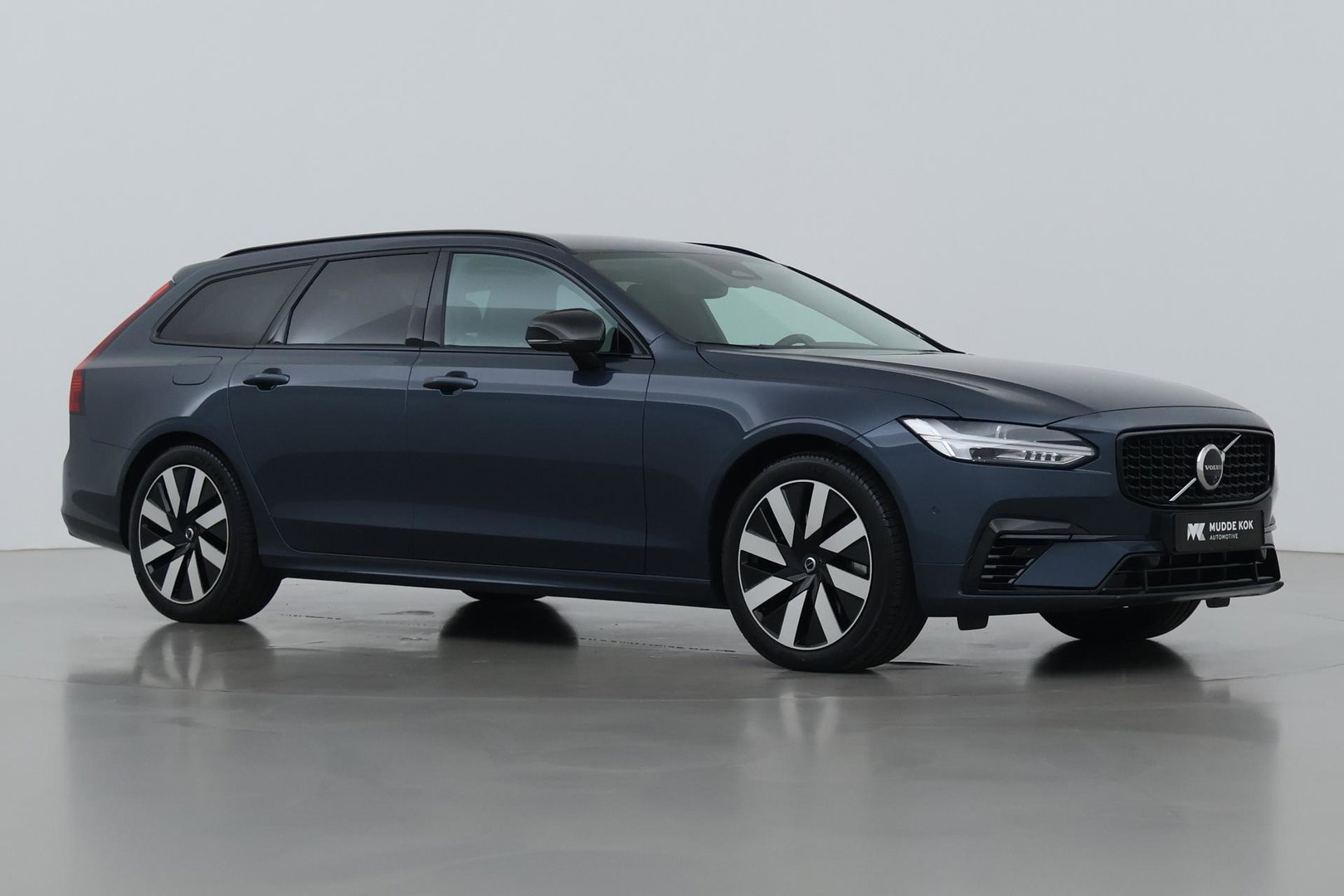 Volvo V90 T6 Plug-in hybrid Plus Dark | ACC | 360° Camera | Head-Up | Harman/Kardon | Pilot Assist | Stoel+Stuurverwarming | 19 inch
