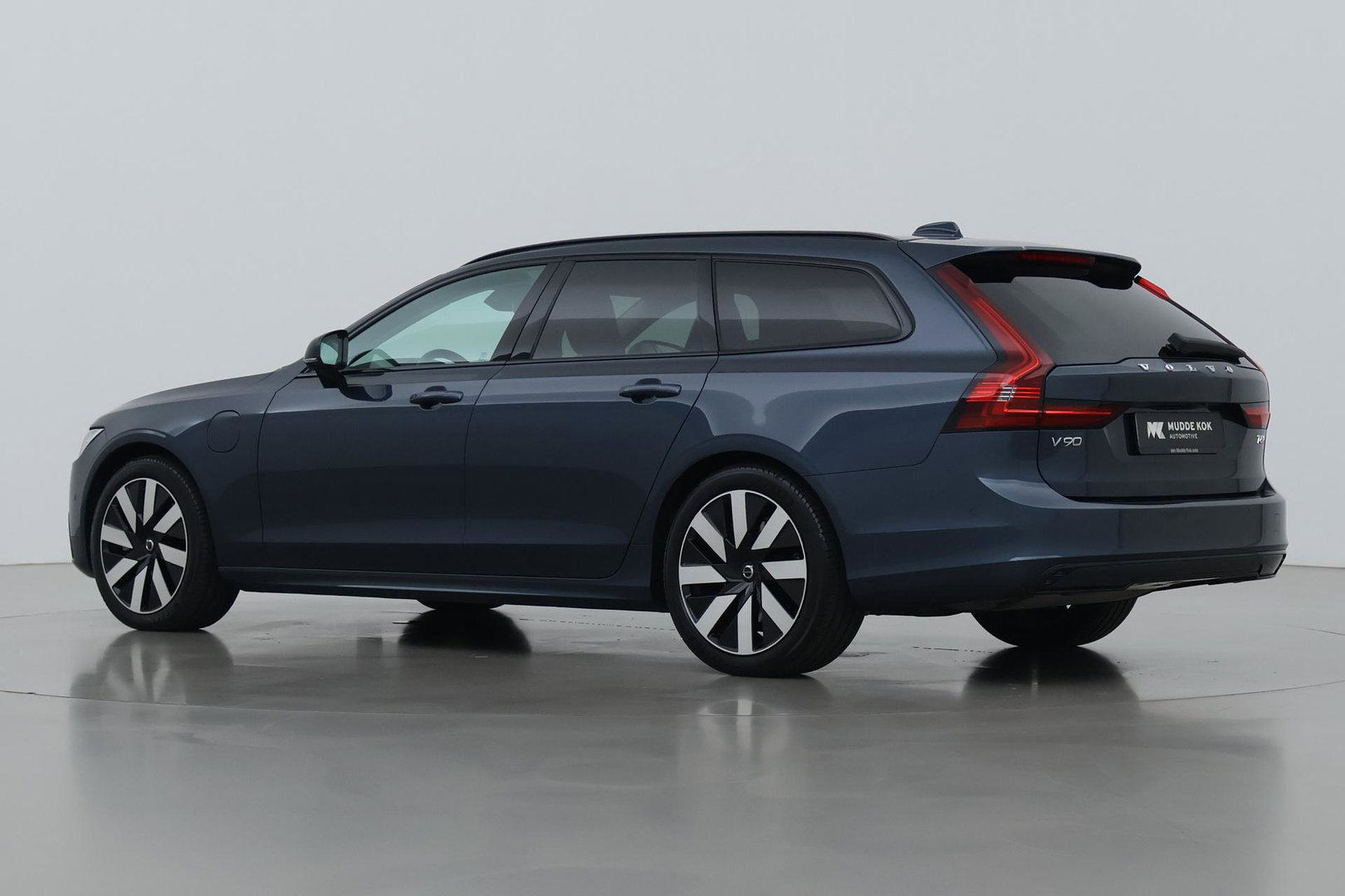 Volvo V90 T6 Plug-in hybrid Plus Dark | ACC | 360° Camera | Head-Up | Harman/Kardon | Pilot Assist | Stoel+Stuurverwarming | 19 inch