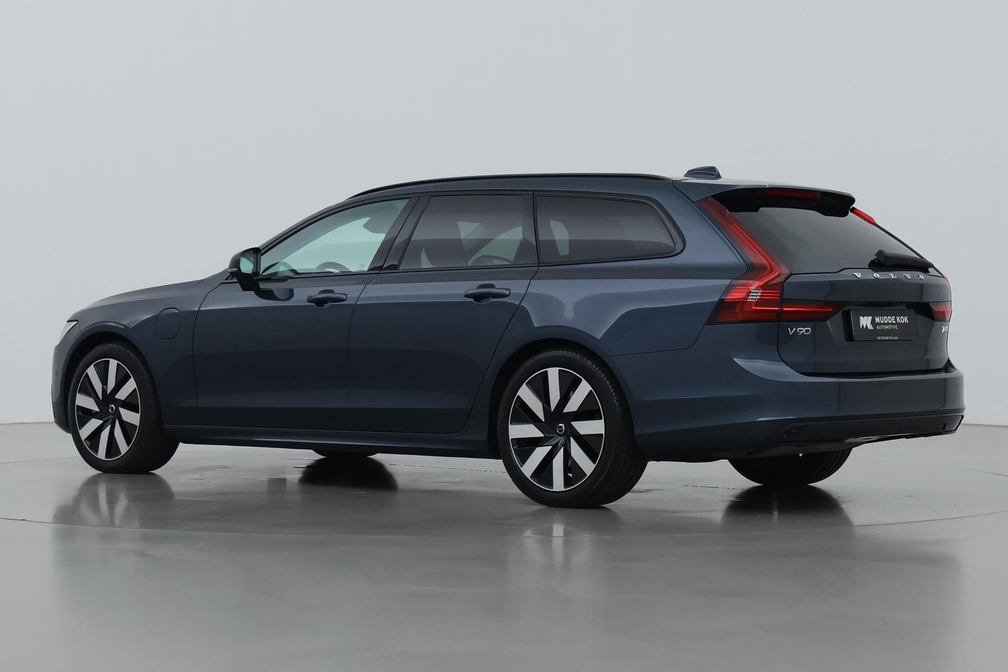 Volvo V90 T6 Plug-in hybrid Plus Dark | ACC | 360° Camera | Head-Up | Harman/Kardon | Pilot Assist | Stoel+Stuurverwarming | 19 inch