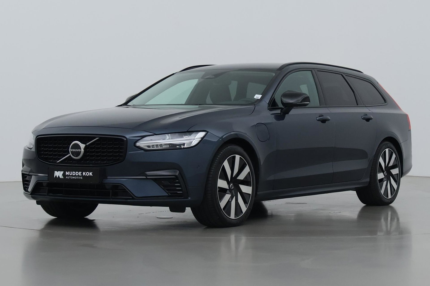 Volvo V90 T6 Plug-in hybrid Plus Dark | ACC | 360° Camera | Head-Up | Harman/Kardon | Pilot Assist | Stoel+Stuurverwarming | 19 inch