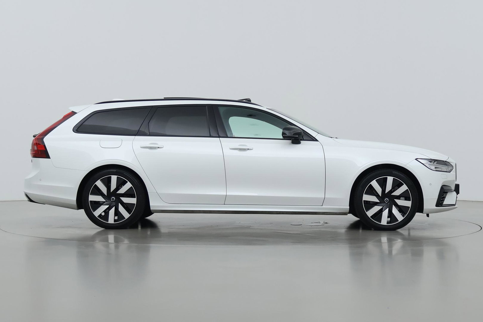 Volvo V90 T6 Plug-in hybrid Ultimate Dark | Panoramadak | 360° Camera | Head-Up | ACC | harman/kardon | BLIS