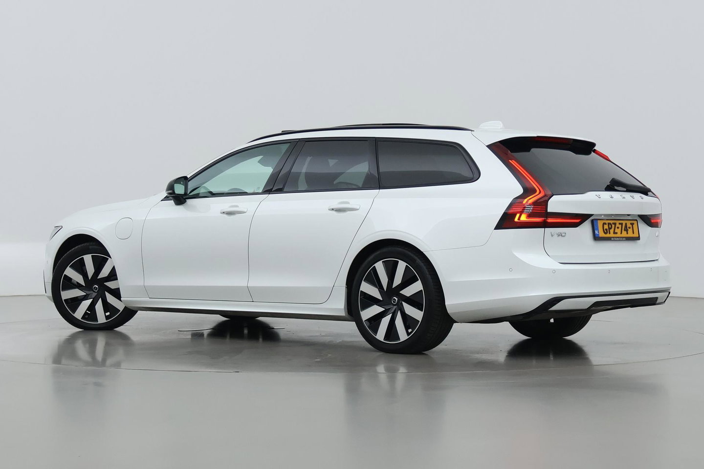 Volvo V90 T6 Plug-in hybrid Ultimate Dark | Panoramadak | 360° Camera | Head-Up | ACC | harman/kardon | BLIS