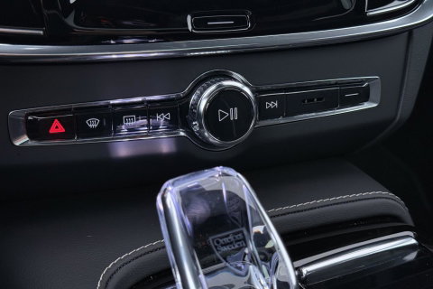 Volvo V90 T6 Plug-in hybrid Ultimate Dark | Panoramadak | 360° Camera | Head-Up | ACC | harman/kardon | BLIS