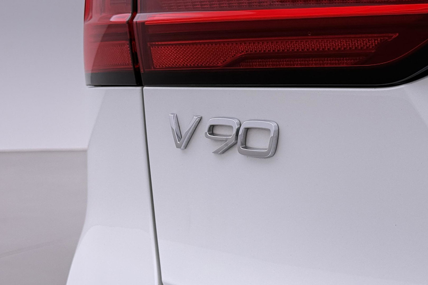 Volvo V90 T6 Plug-in hybrid Ultimate Dark | Panoramadak | 360° Camera | Head-Up | ACC | harman/kardon | BLIS