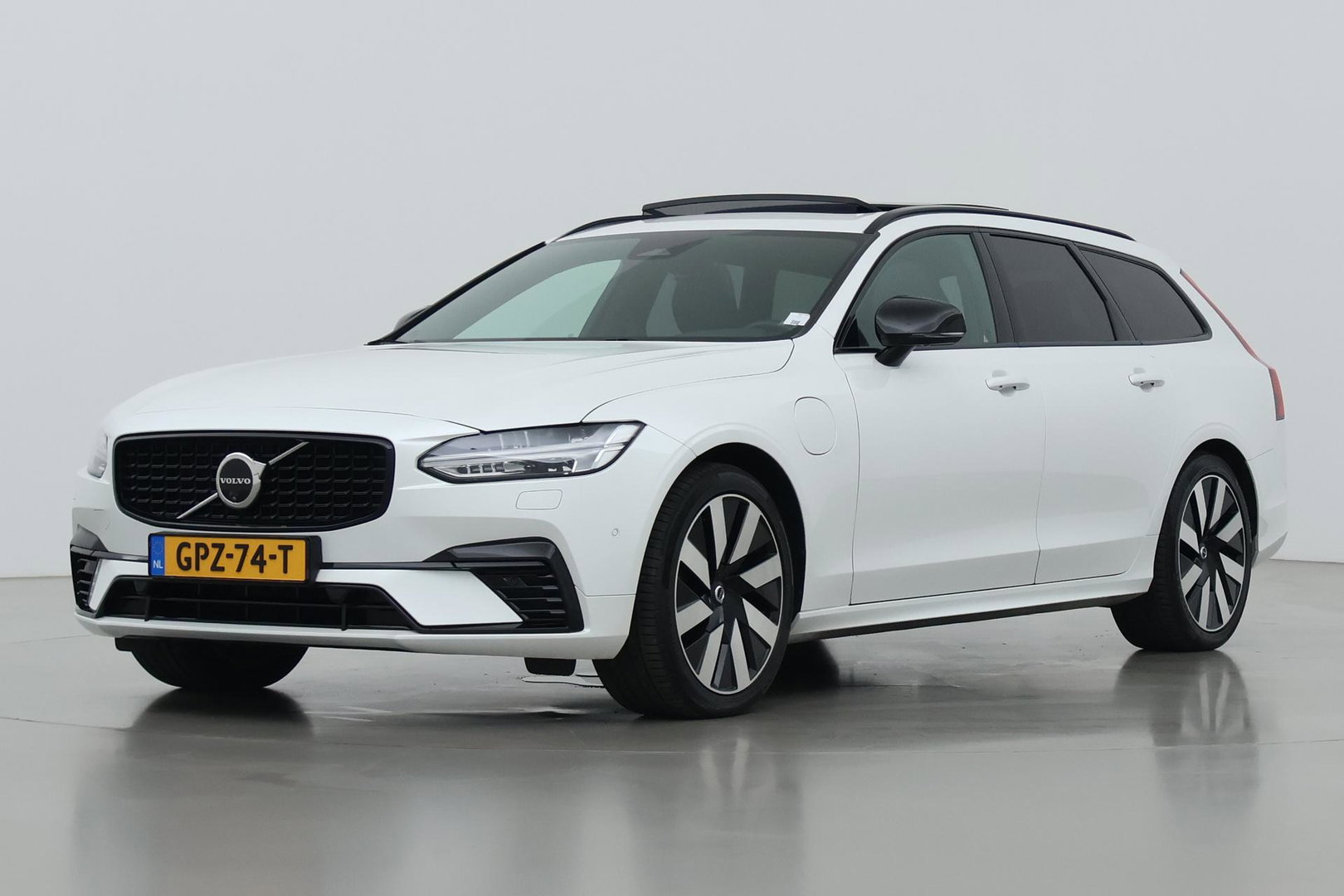 Volvo V90 T6 Plug-in hybrid Ultimate Dark | Panoramadak | 360° Camera | Head-Up | ACC | harman/kardon | BLIS