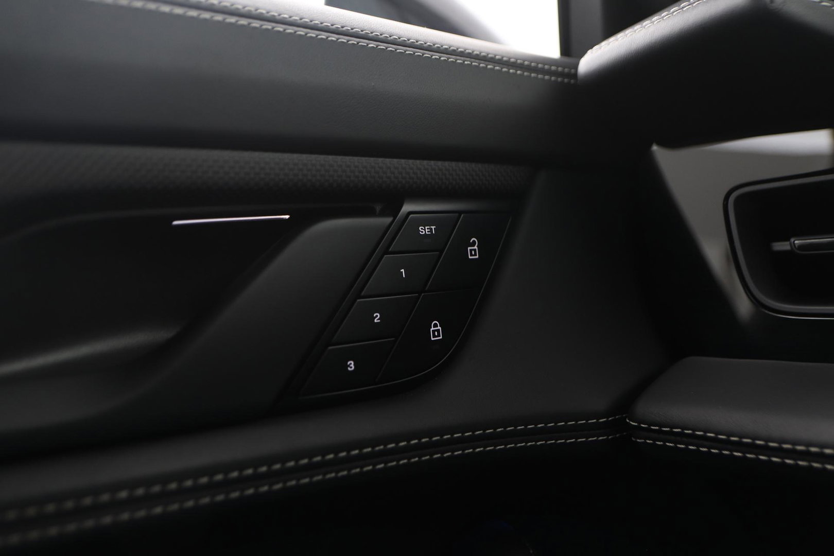 Porsche Taycan Sport Turismo Turbo S 93 kWh | BTW | Sport Chrono | Panoramadak | 229K NW prijs | Burmester Audio | Keramisch | 360° Camera | 21 Inch