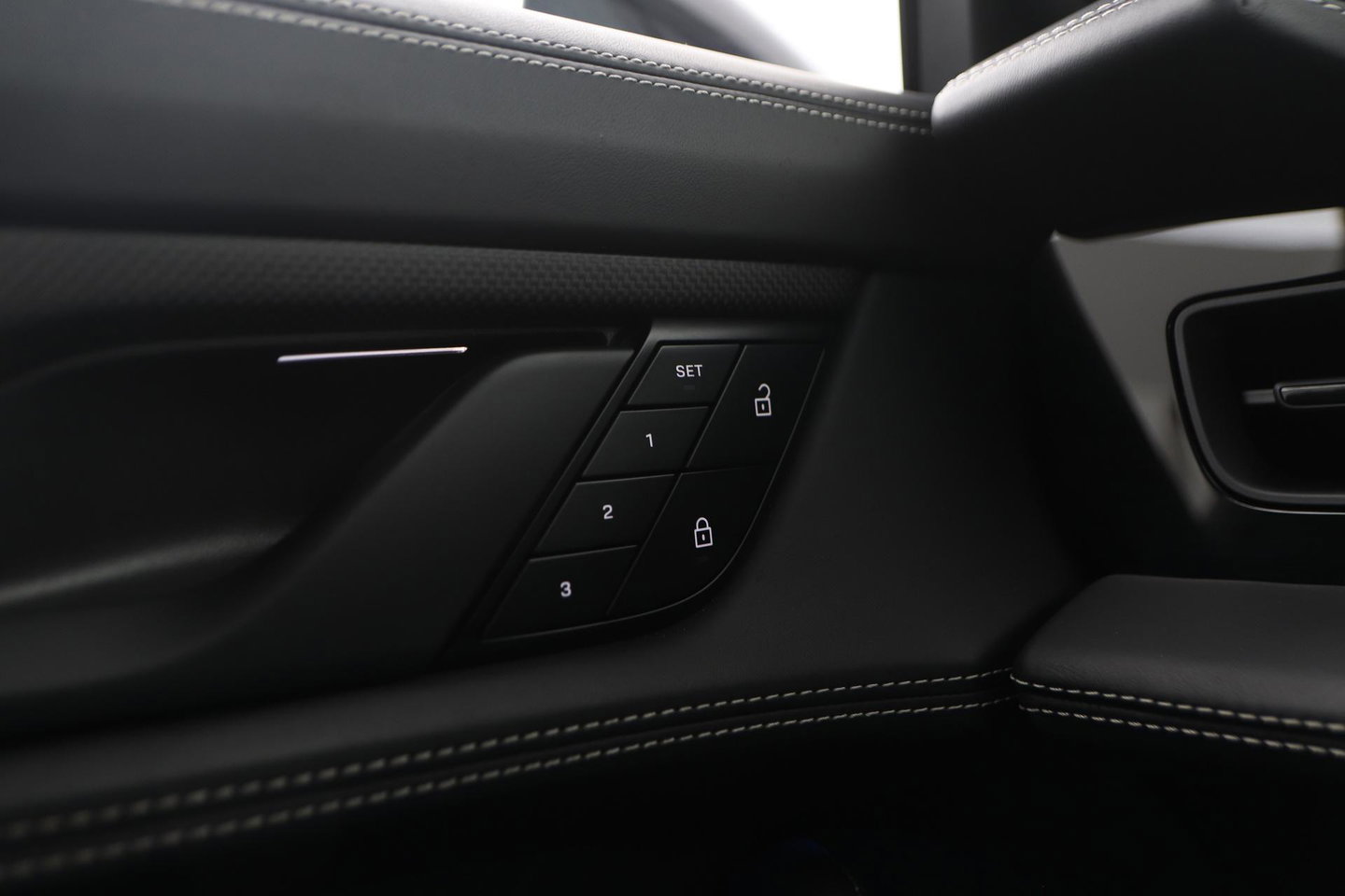 Porsche Taycan Sport Turismo Turbo S 93 kWh | BTW | Sport Chrono | Panoramadak | 229K NW prijs | Burmester Audio | Keramisch | 360° Camera | 21 Inch