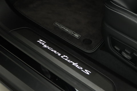 Porsche Taycan Sport Turismo Turbo S 93 kWh | BTW | Sport Chrono | Panoramadak | 229K NW prijs | Burmester Audio | Keramisch | 360° Camera | 21 Inch