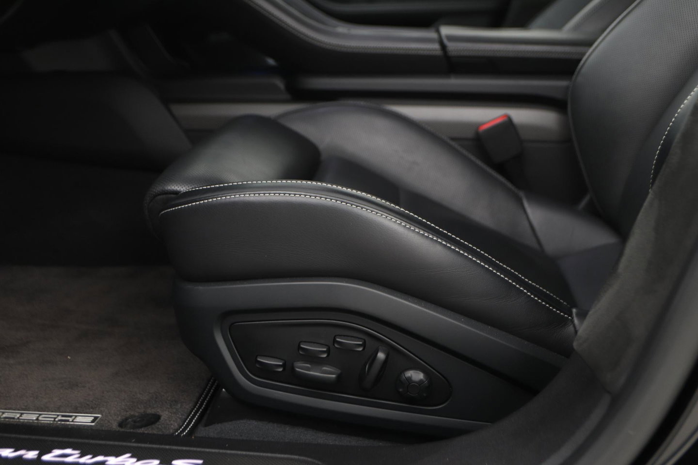 Porsche Taycan Sport Turismo Turbo S 93 kWh | BTW | Sport Chrono | Panoramadak | 229K NW prijs | Burmester Audio | Keramisch | 360° Camera | 21 Inch