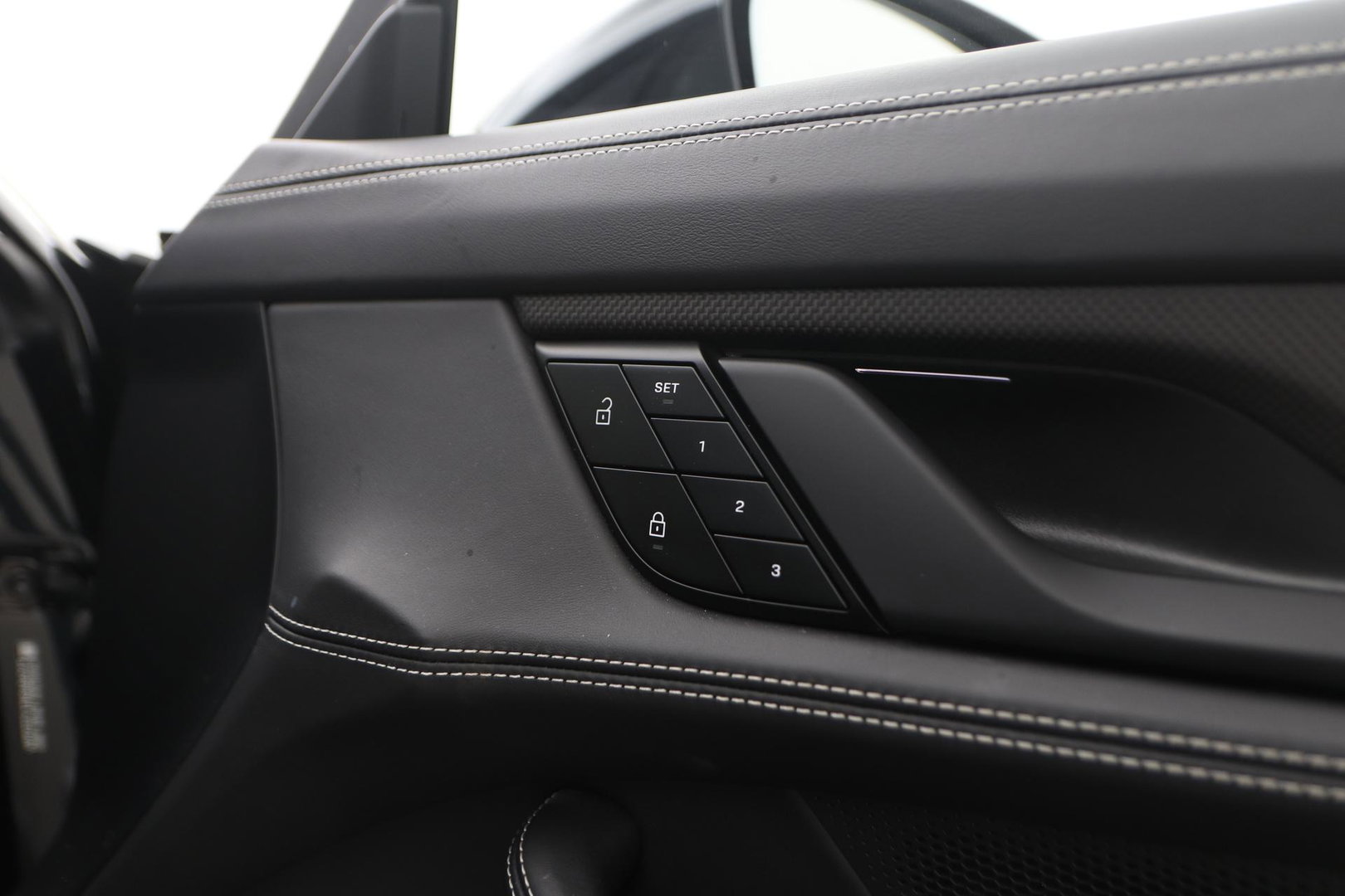 Porsche Taycan Sport Turismo Turbo S 93 kWh | BTW | Sport Chrono | Panoramadak | 229K NW prijs | Burmester Audio | Keramisch | 360° Camera | 21 Inch