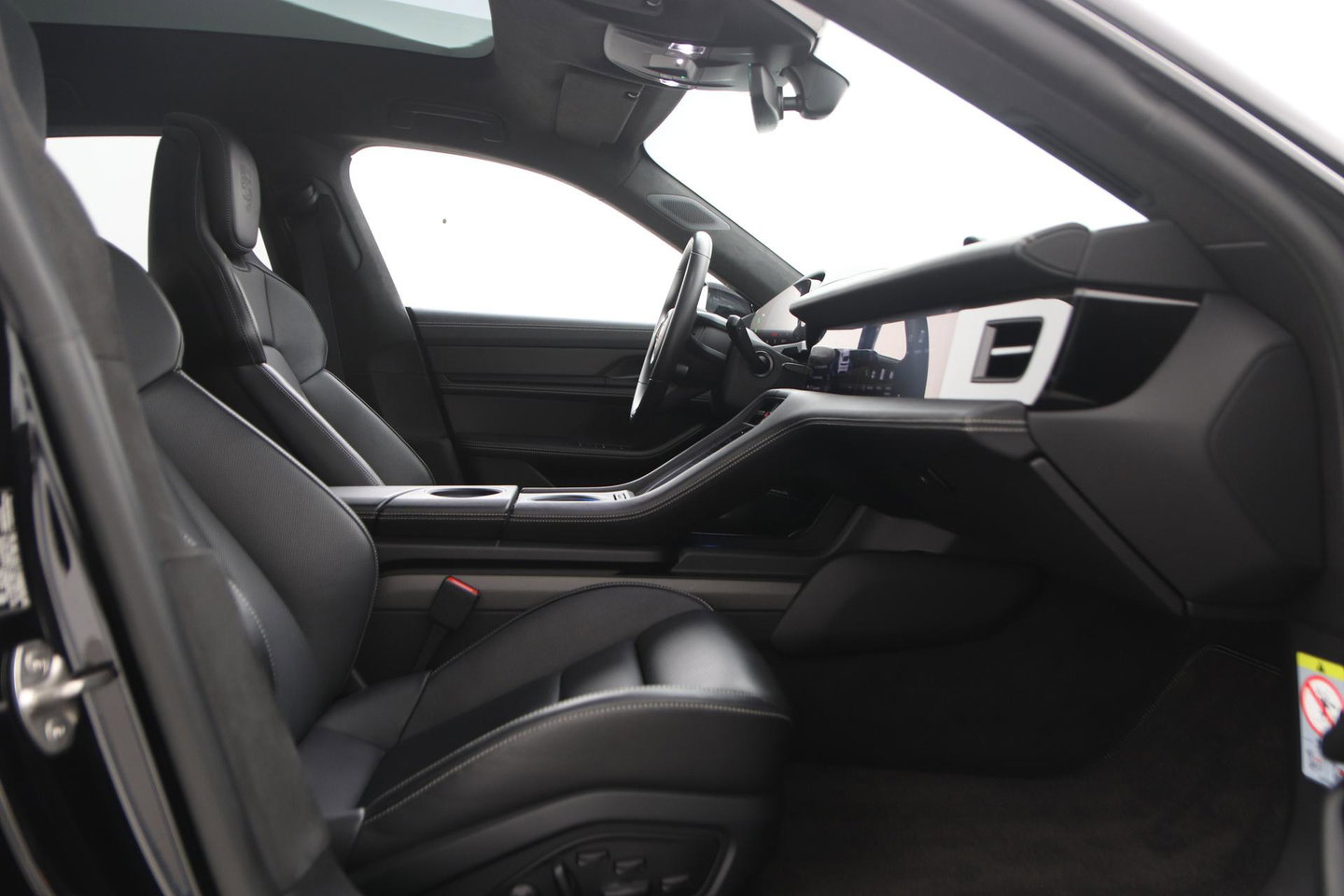 Porsche Taycan Sport Turismo Turbo S 93 kWh | BTW | Sport Chrono | Panoramadak | 229K NW prijs | Burmester Audio | Keramisch | 360° Camera | 21 Inch