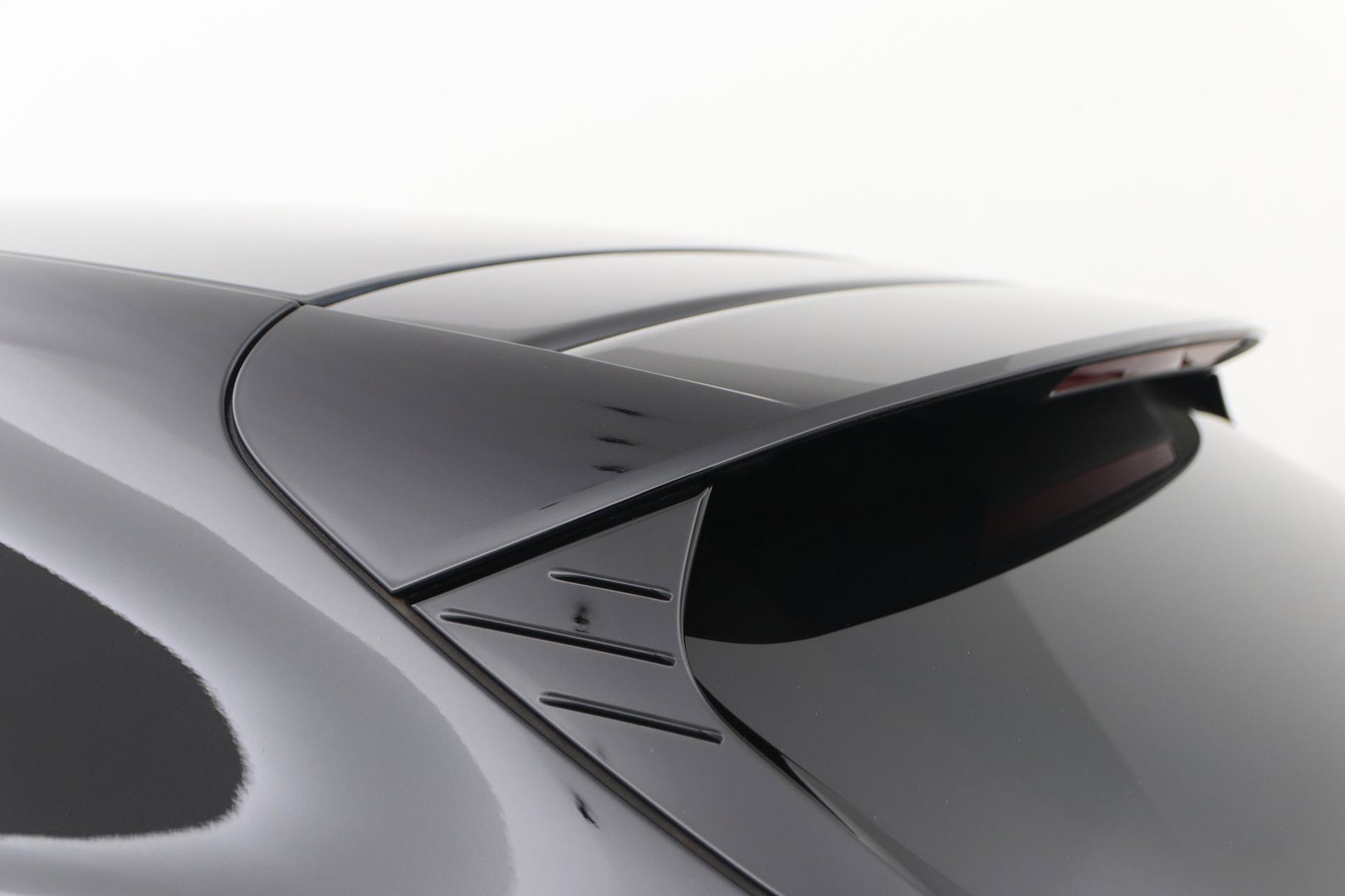 Porsche Taycan Sport Turismo Turbo S 93 kWh | BTW | Sport Chrono | Panoramadak | 229K NW prijs | Burmester Audio | Keramisch | 360° Camera | 21 Inch