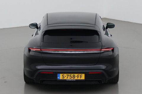Porsche Taycan Sport Turismo Turbo S 93 kWh | BTW | Sport Chrono | Panoramadak | 229K NW prijs | Burmester Audio | Keramisch | 360° Camera | 21 Inch