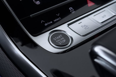 Audi Q8 60 TFSI e quattro Pro Line S Competition | Luchtvering | B&O | Panoramadak | Trekhaak | 360° Camera | 23 Inch