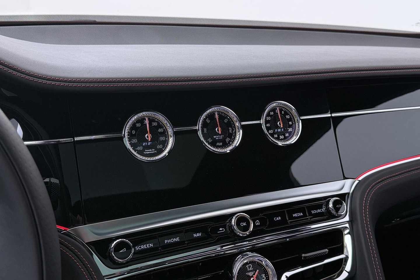 Bentley Flying Spur 2.9 V6 Hybrid Azure | Rotating Display | Black Pack | Touring Specification | Styling Specification | Sunroof | Massage
