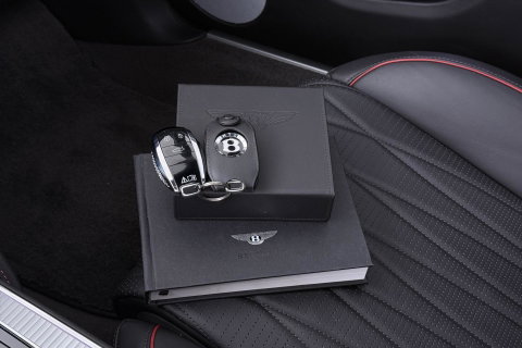 Bentley Flying Spur 2.9 V6 Hybrid Azure | Rotating Display | Black Pack | Touring Specification | Styling Specification | Sunroof | Massage