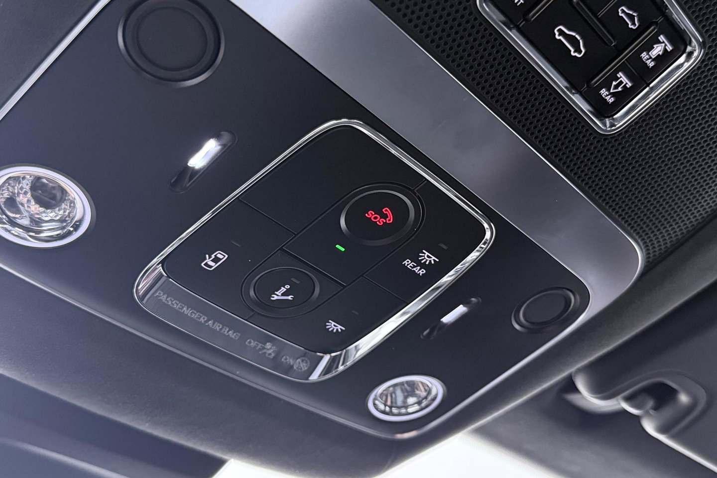 Bentley Flying Spur 2.9 V6 Hybrid Azure | Rotating Display | Black Pack | Touring Specification | Styling Specification | Sunroof | Massage