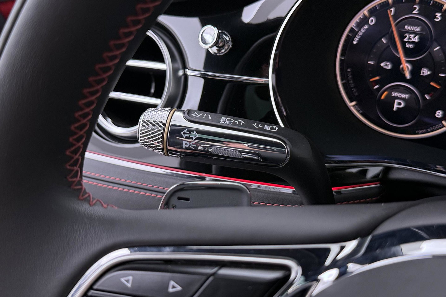 Bentley Flying Spur 2.9 V6 Hybrid Azure | Rotating Display | Black Pack | Touring Specification | Styling Specification | Sunroof | Massage
