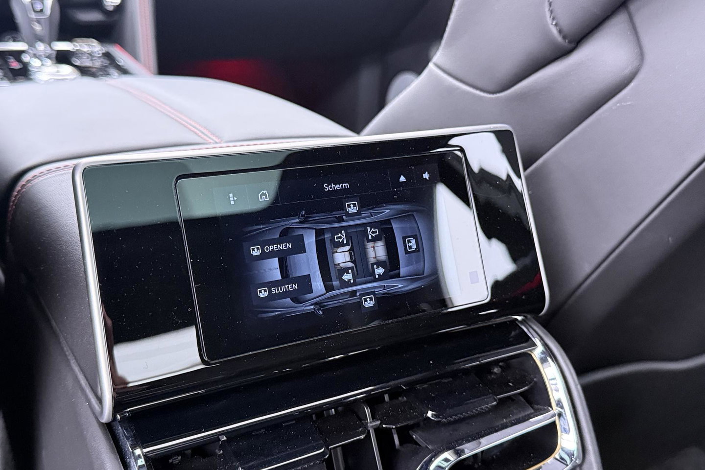 Bentley Flying Spur 2.9 V6 Hybrid Azure | Rotating Display | Black Pack | Touring Specification | Styling Specification | Sunroof | Massage