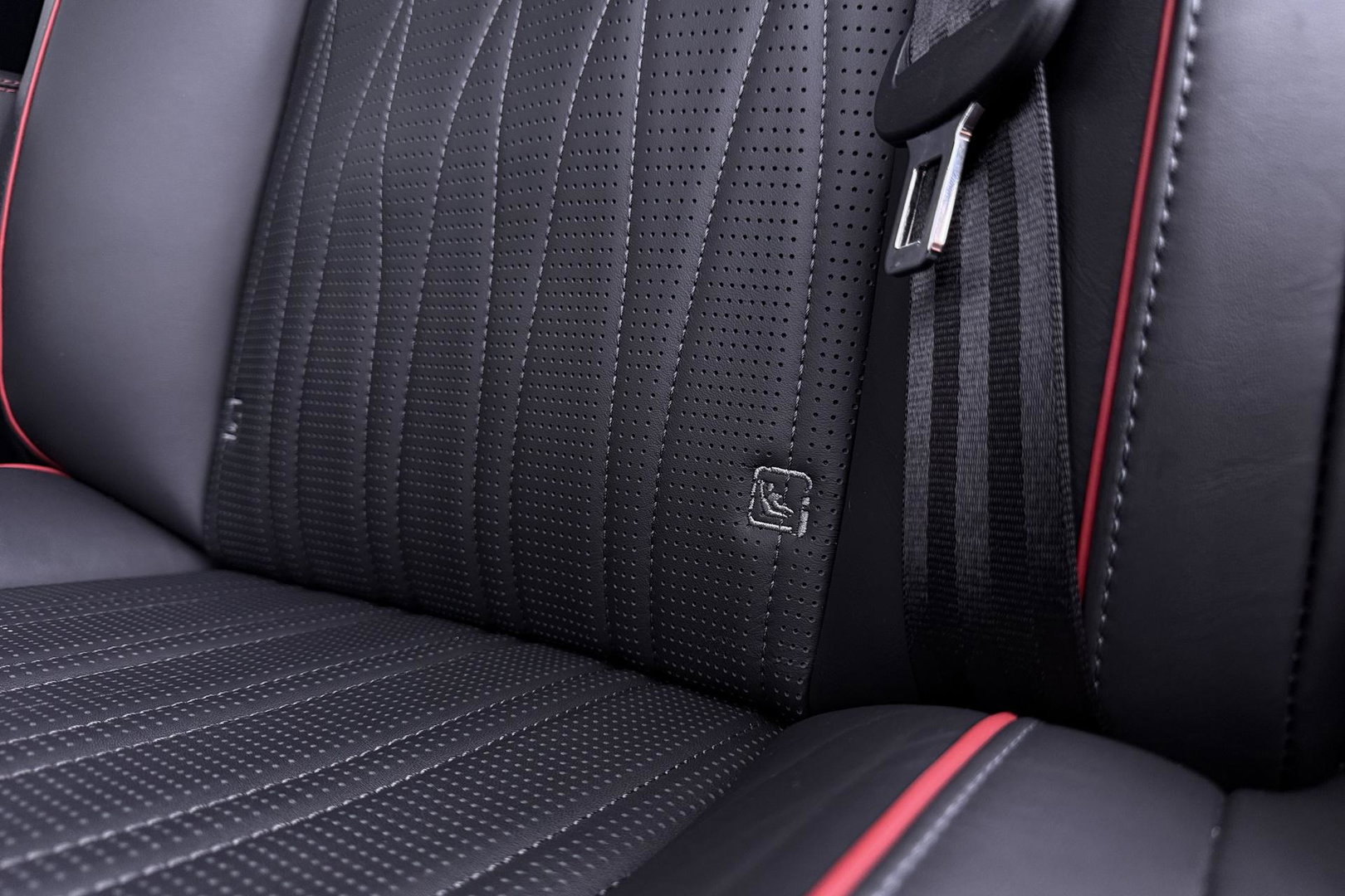 Bentley Flying Spur 2.9 V6 Hybrid Azure | Rotating Display | Black Pack | Touring Specification | Styling Specification | Sunroof | Massage