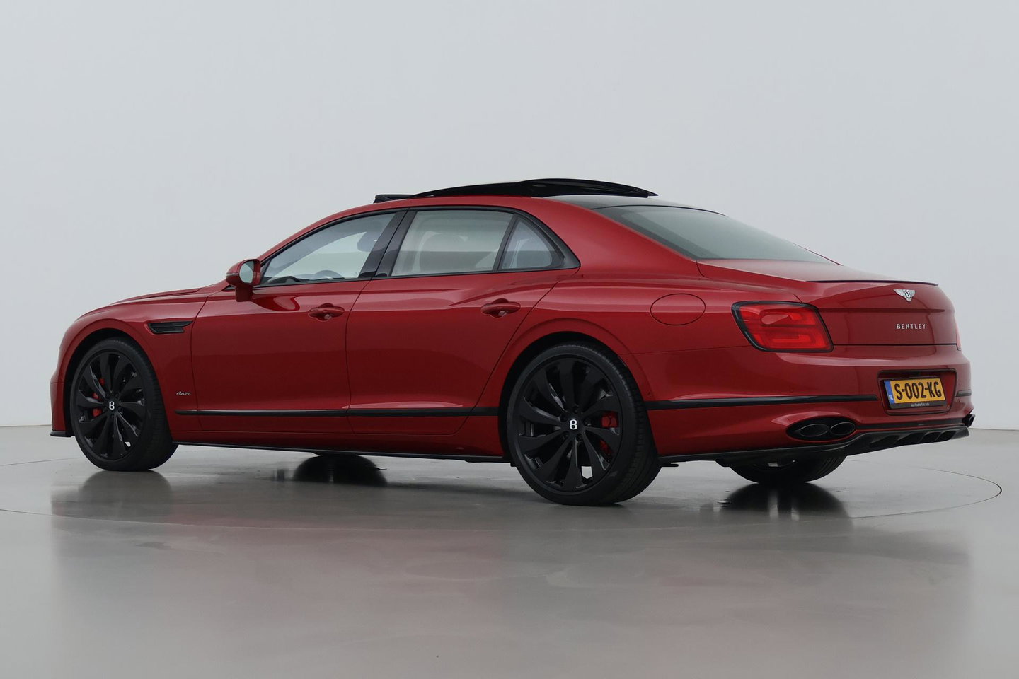 Bentley Flying Spur 2.9 V6 Hybrid Azure | Rotating Display | Black Pack | Touring Specification | Styling Specification | Sunroof | Massage