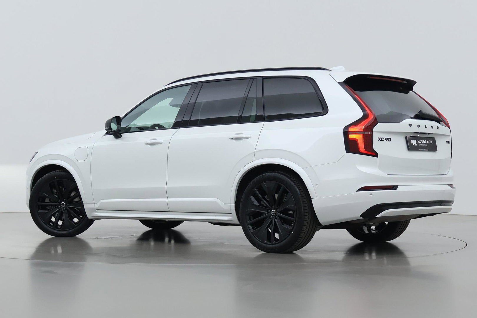 Volvo XC90 T8 Plug-in hybrid Ultra Black Edition | Luchtvering | Bowers&Wilkins | Head-Up | 360° Camera | Panoramadak