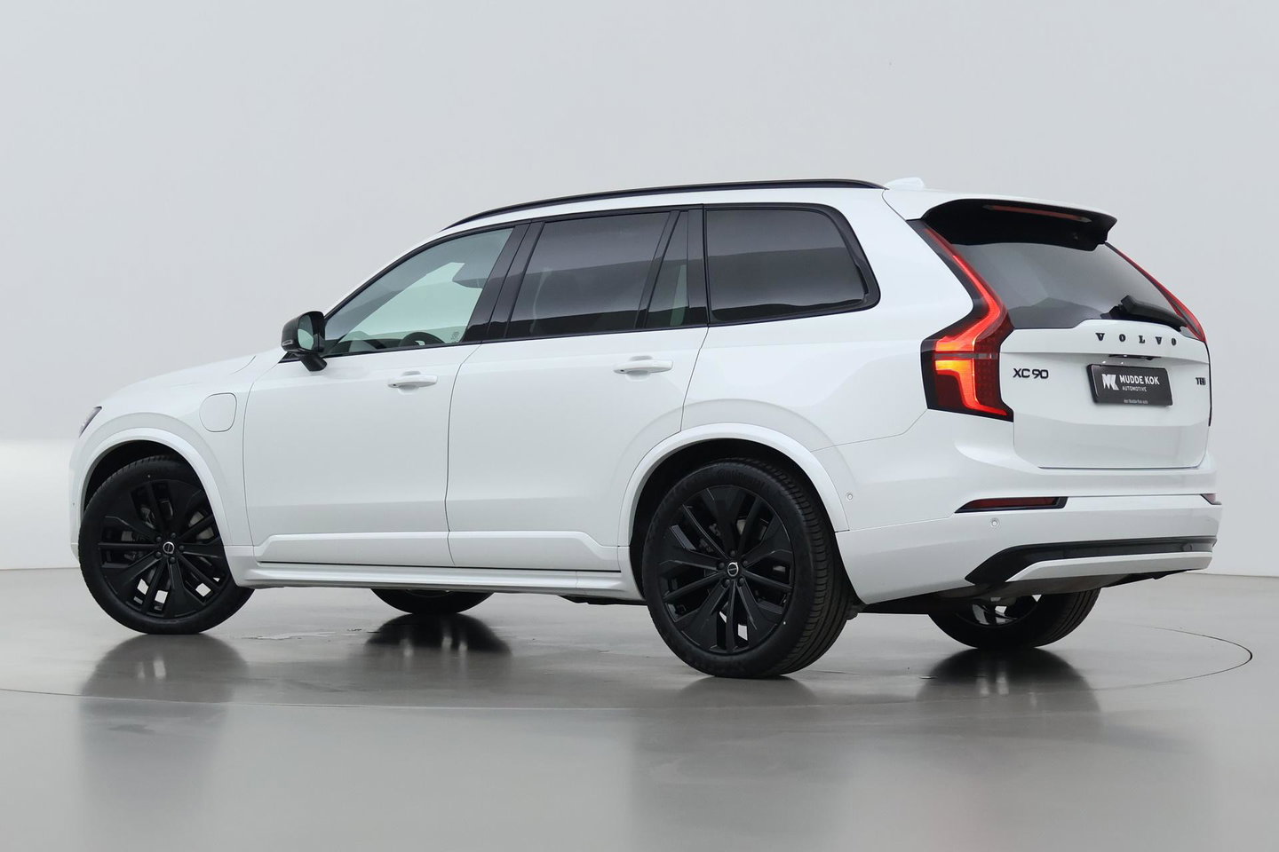 Volvo XC90 T8 Plug-in hybrid Ultra Black Edition | Luchtvering | Bowers&Wilkins | Head-Up | 360° Camera | Panoramadak