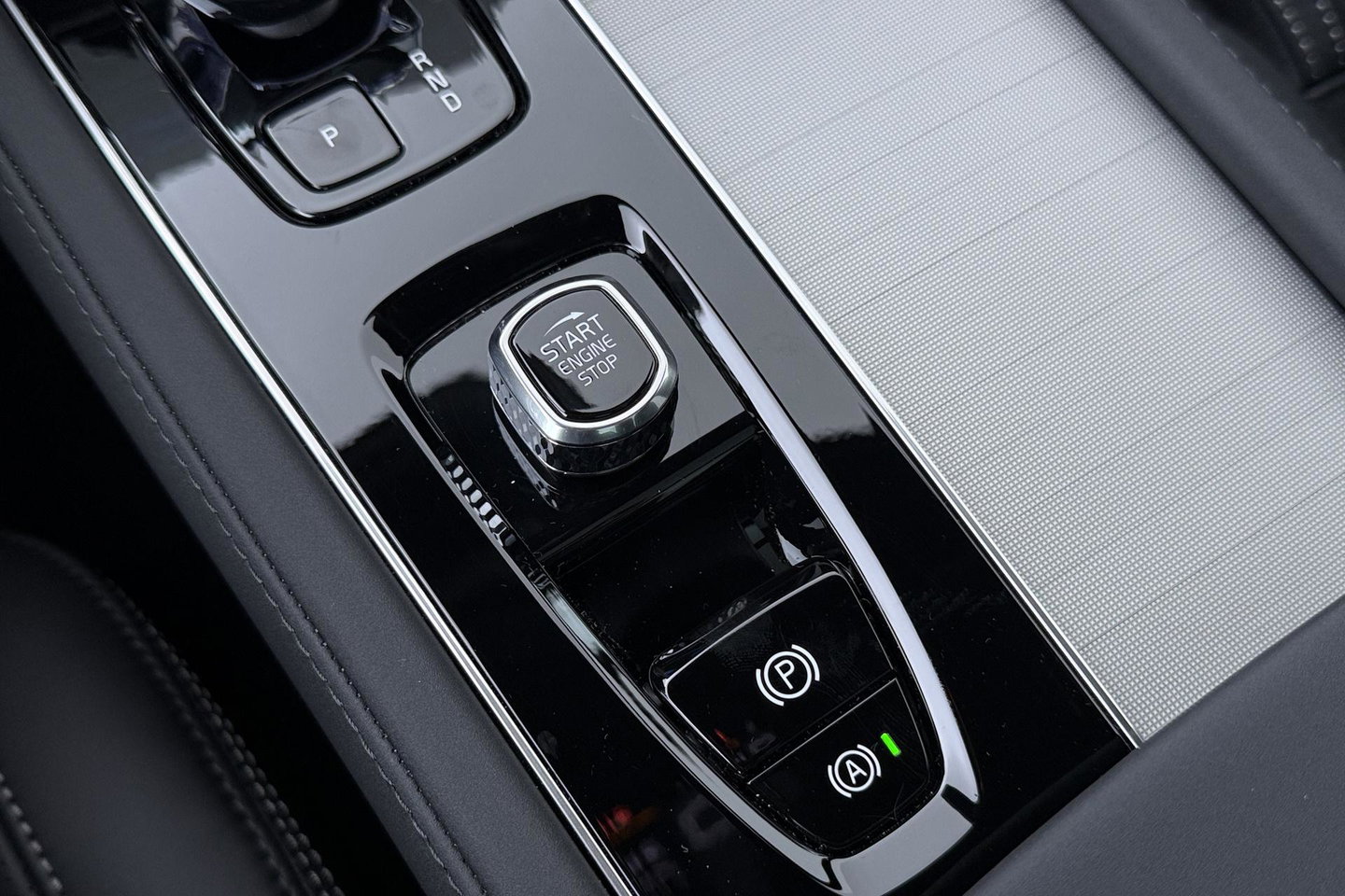 Volvo XC90 T8 Plug-in hybrid Ultra Black Edition | Luchtvering | Bowers&Wilkins | Head-Up | 360° Camera | Panoramadak