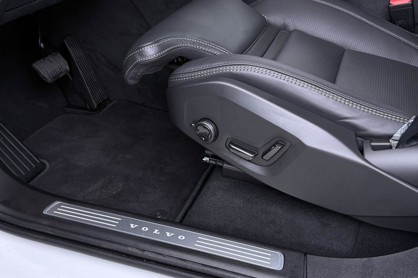 Volvo XC90 T8 Plug-in hybrid Ultra Black Edition | Luchtvering | Bowers&Wilkins | Head-Up | 360° Camera | Panoramadak