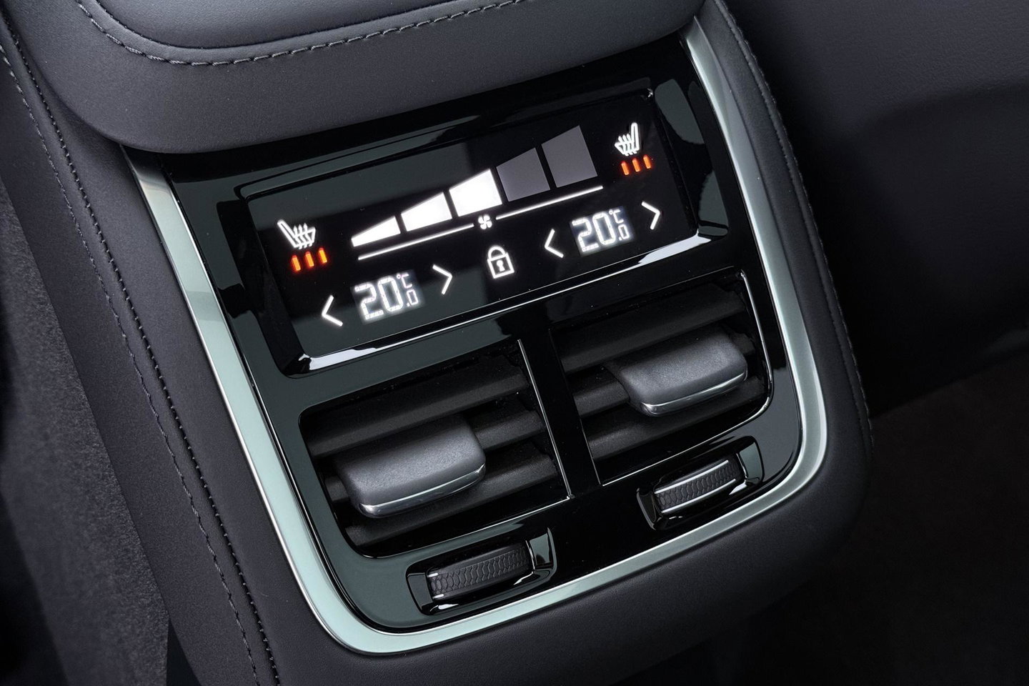 Volvo XC90 T8 Plug-in hybrid Ultra Black Edition | Luchtvering | Bowers&Wilkins | Head-Up | 360° Camera | Panoramadak
