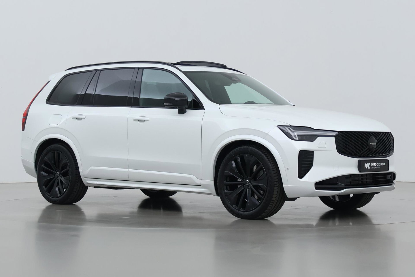 Volvo XC90 T8 Plug-in hybrid Ultra Black Edition | Luchtvering | Bowers&Wilkins | Head-Up | 360° Camera | Panoramadak