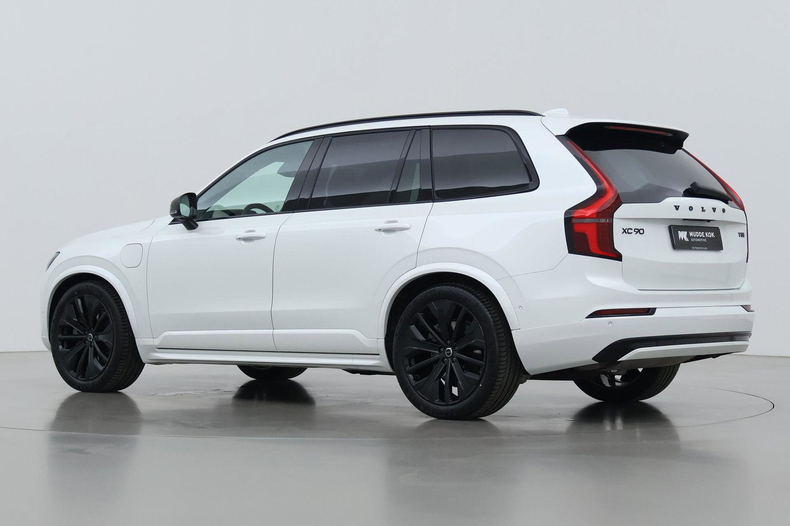 Volvo XC90 T8 Plug-in hybrid Ultra Black Edition | Luchtvering | Bowers&Wilkins | Head-Up | 360° Camera | Panoramadak
