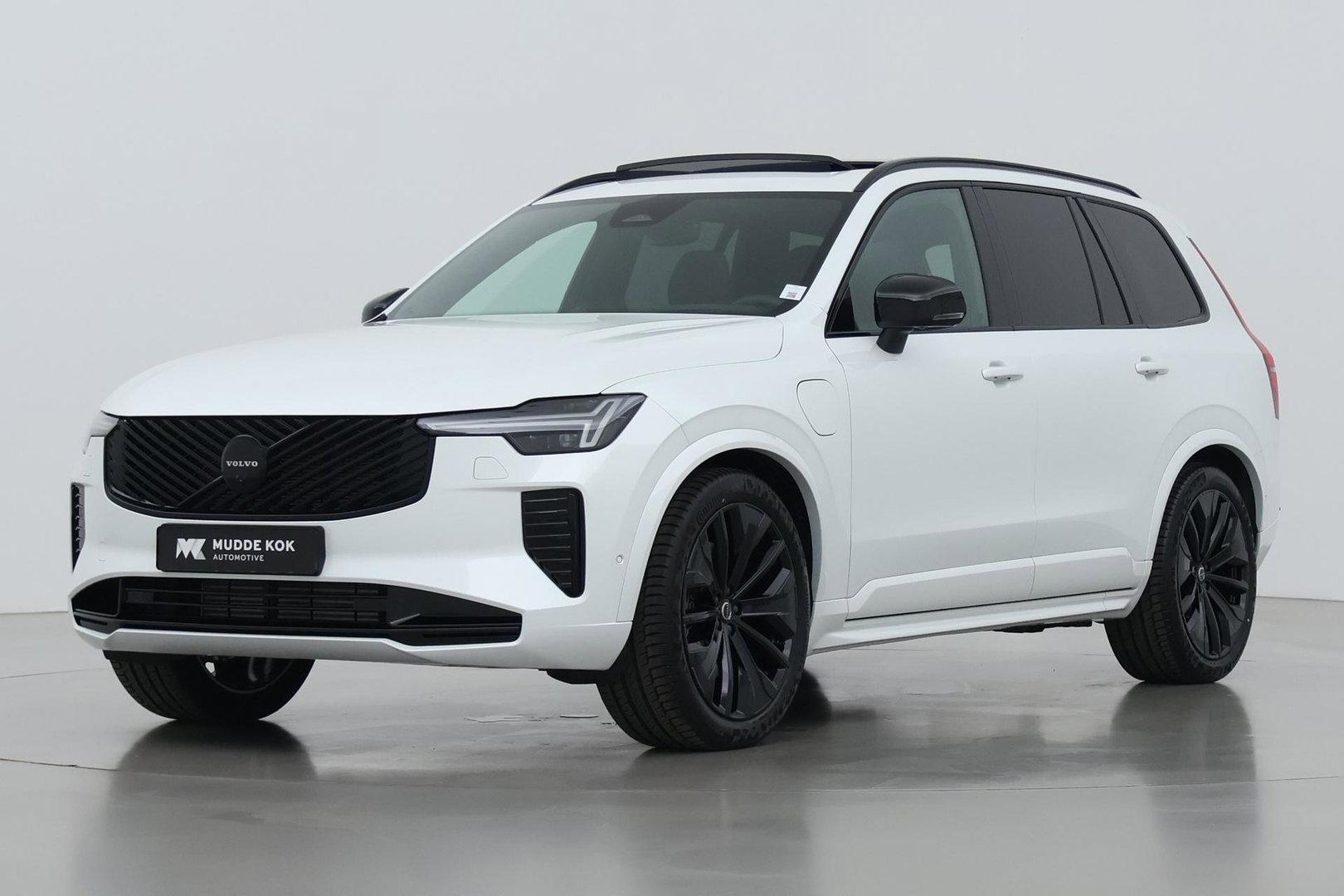 Volvo XC90 T8 Plug-in hybrid Ultra Black Edition | Luchtvering | Bowers&Wilkins | Head-Up | 360° Camera | Panoramadak