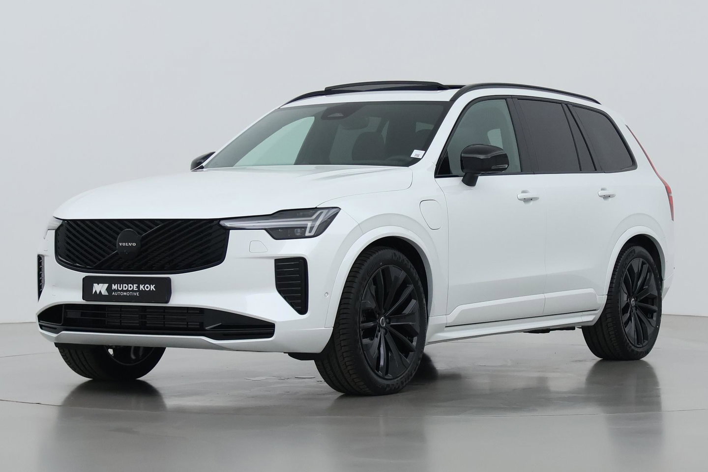 Volvo XC90 T8 Plug-in hybrid Ultra Black Edition | Luchtvering | Bowers&Wilkins | Head-Up | 360° Camera | Panoramadak