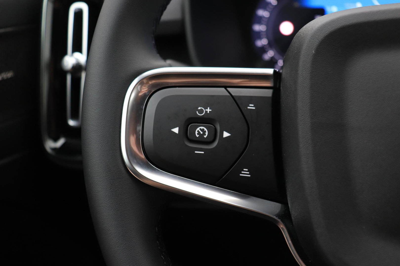 Volvo EX40 Single Motor Extended Range Plus 82 kWh | ACC | 360° Camera | Stoel+Stuurverwarming | Harman/Kardon | BLIS