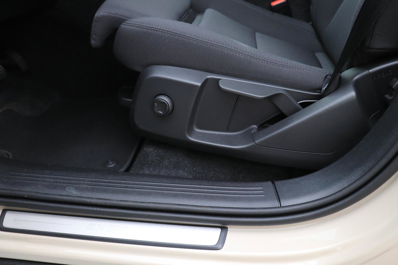 Volvo EX40 Single Motor Extended Range Plus 82 kWh | ACC | 360° Camera | Stoel+Stuurverwarming | Harman/Kardon | BLIS