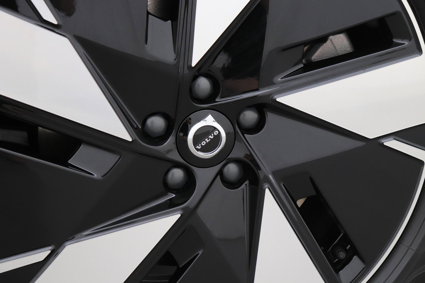 Volvo EX40 Single Motor Extended Range Plus 82 kWh | ACC | 360° Camera | Stoel+Stuurverwarming | Harman/Kardon | BLIS