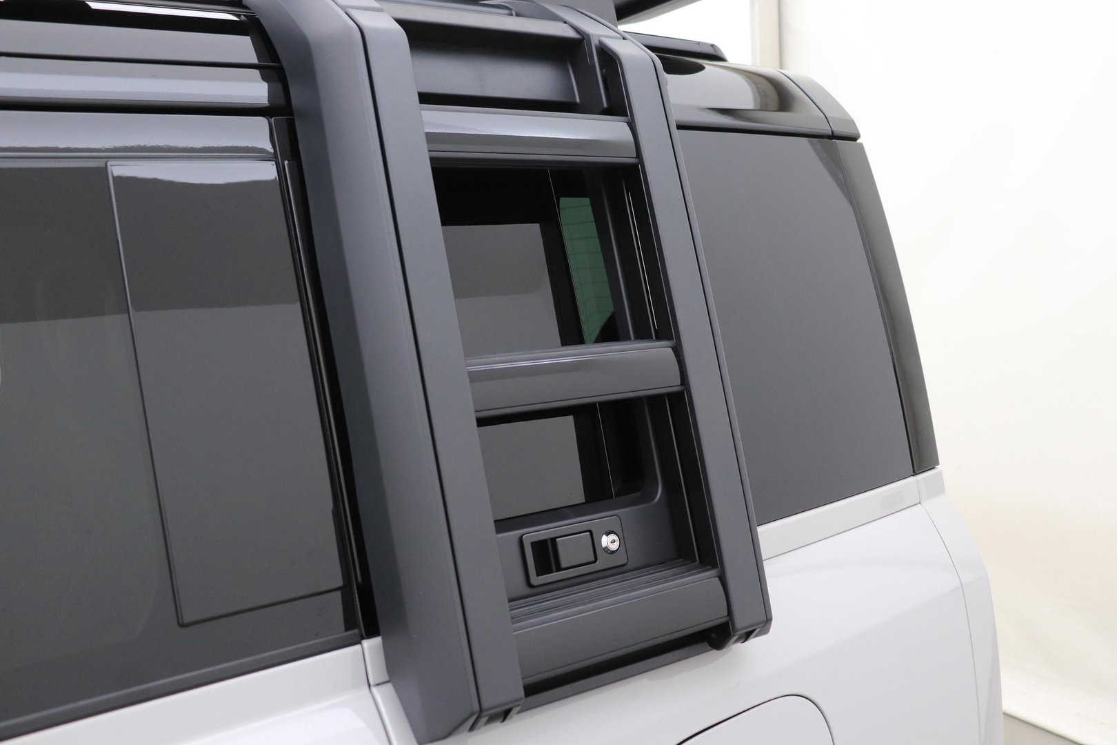 Land Rover Defender P300e 110 X-Dynamic HSE | FACELIFT | ClearSight | Meridian Surround | Head-Up | ACC | Panoramadak | Trekhaak