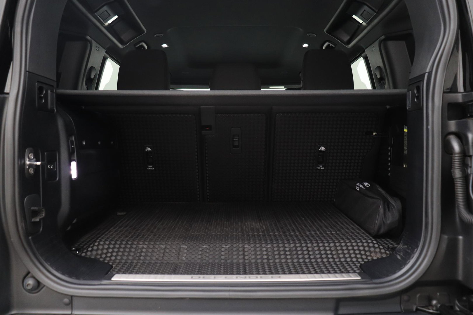 Land Rover Defender 110 2.0 P400e 110 S | Luchtvering | 360° Camera | Keyless | Stoel+Stuurverwarming | 20 Inch