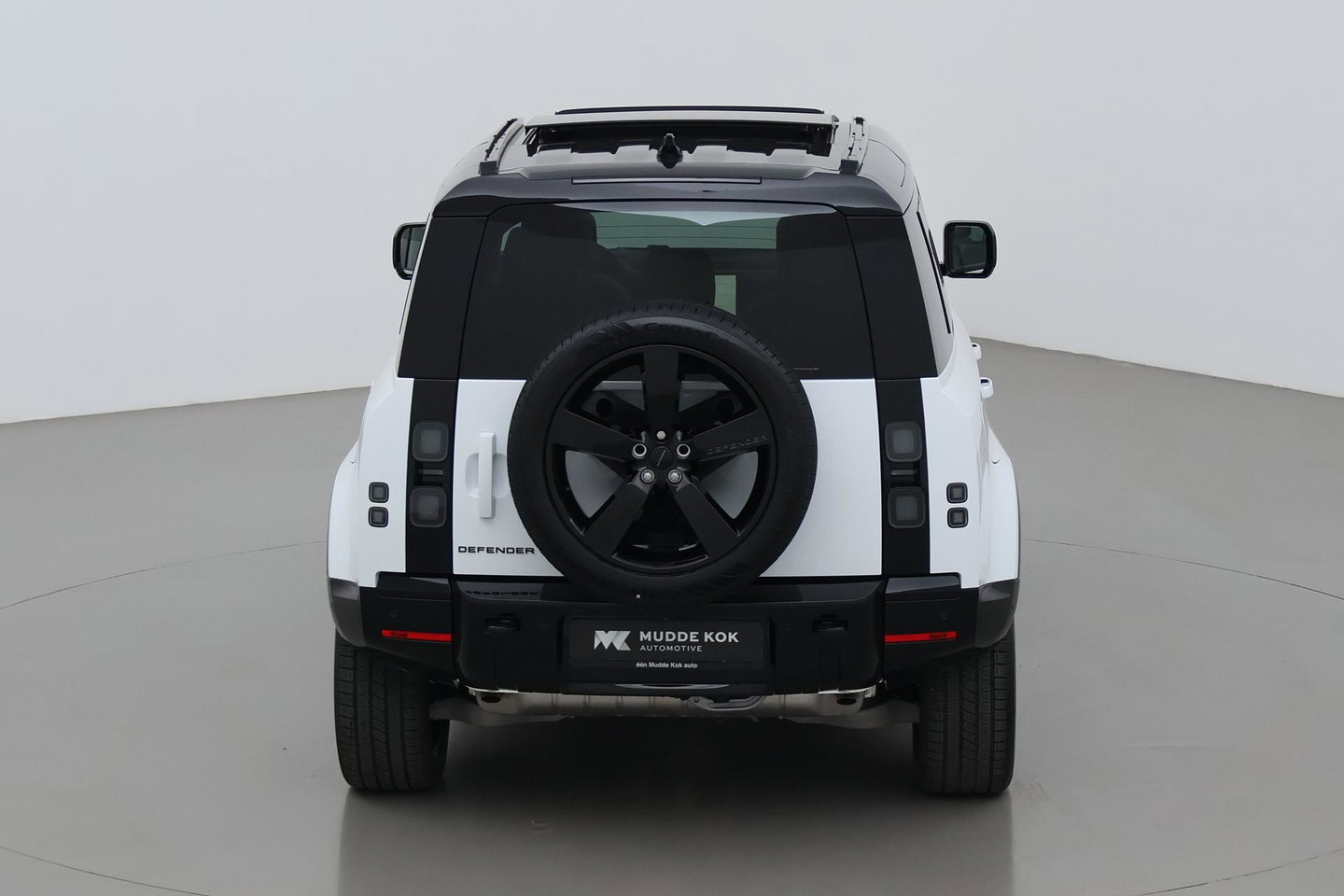 Land Rover Defender 2.0 P300e 110 X-Dynamic HSE | FACELIFT | ClearSight | Meridian Surround | Head-Up | ACC | Panoramadak | Trekhaak