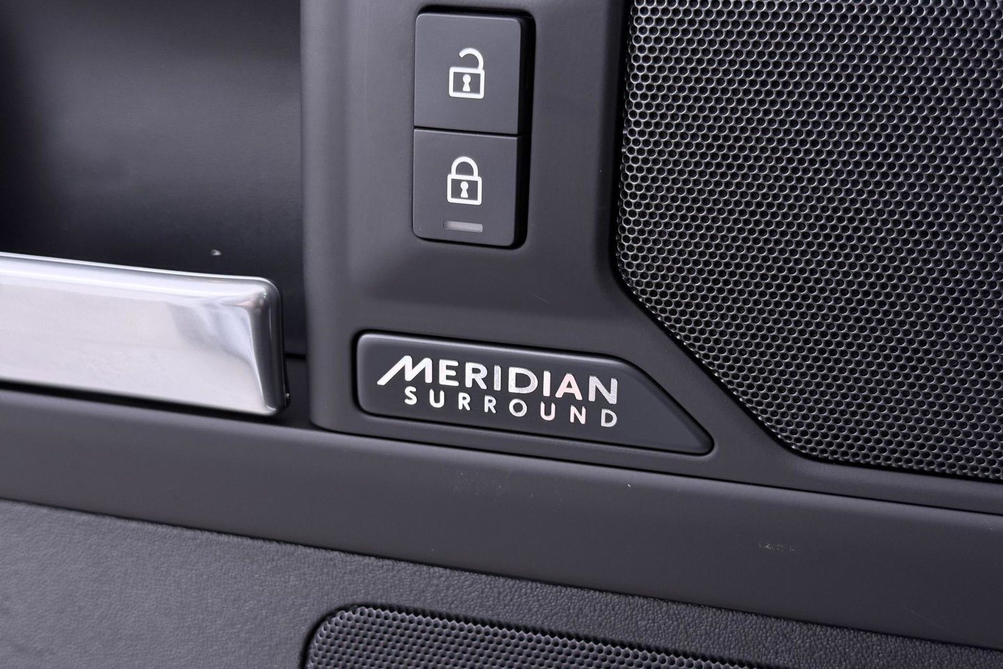 Land Rover Defender 2.0 P300e 110 X-Dynamic HSE | FACELIFT | ClearSight | Meridian Surround | Head-Up | ACC | Panoramadak | Trekhaak