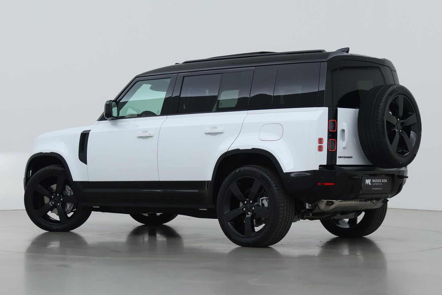 Land Rover Defender 2.0 P300e 110 X-Dynamic HSE | FACELIFT | ClearSight | Meridian Surround | Head-Up | ACC | Panoramadak | Trekhaak