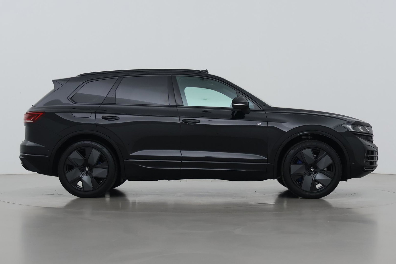Volkswagen Touareg 3.0 TSi eHybrid 4MOTION R | FINAL EDITION | Luchtvering | Trekhaak | Panoramadak | Dynaudio | 360° Camera