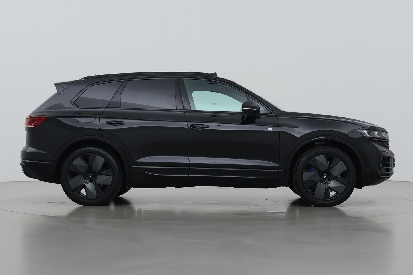 Volkswagen Touareg 3.0 TSi eHybrid 4MOTION R | FINAL EDITION | Luchtvering | Trekhaak | Panoramadak | Dynaudio | 360° Camera